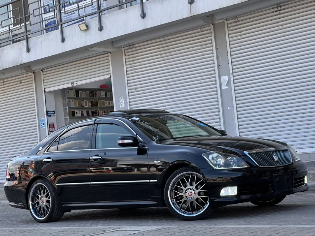 Toyota Crown Athletes